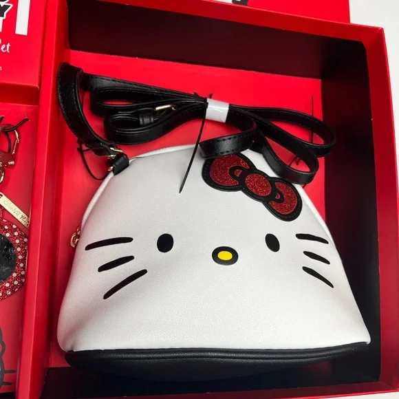 Hello Kitty 3 pieces gift set crossbody bags with 2 bag charms with Original Box - Picture 6 of 8